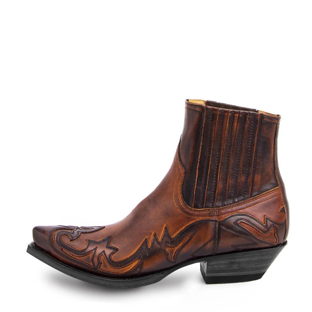 Unisex broderede western støvler med cubansk hæl. Elegante modeankelstøvler i brun med detaljer.