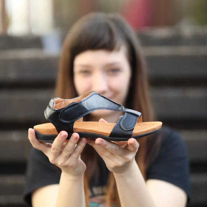Stilfulde unisex sandaler med ergonomisk sål, ideelle for hverdagsbrug og fodstøtte.