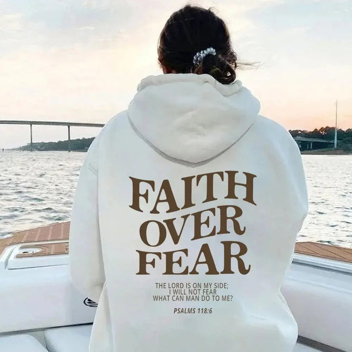 Unisex hættetrøje med inspirerende 'Tro frem for Frygt' print. Komfortabel oversized sweatshirt til hverdag.