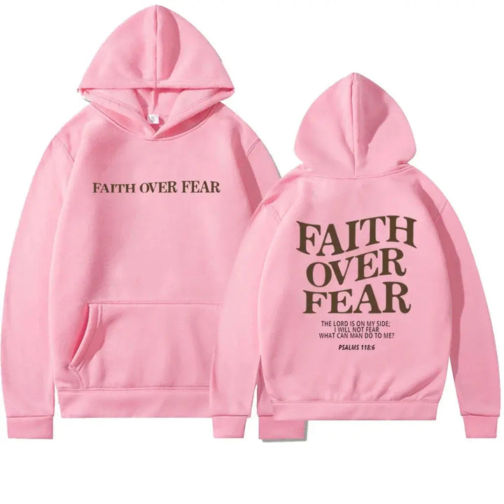 Oversized unisex sweatshirt med 'Tro frem for Frygt' budskab. Blød og casual hættetrøje til alle køn.
