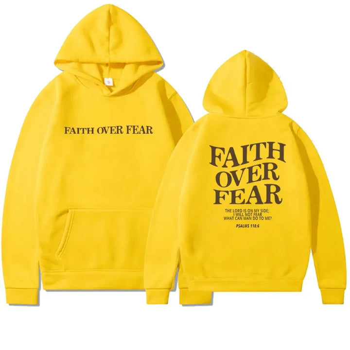 Stilet unisex hættetrøje med 'Tro frem for Frygt'. Oversized og blød sweatshirt til casual modetøj.