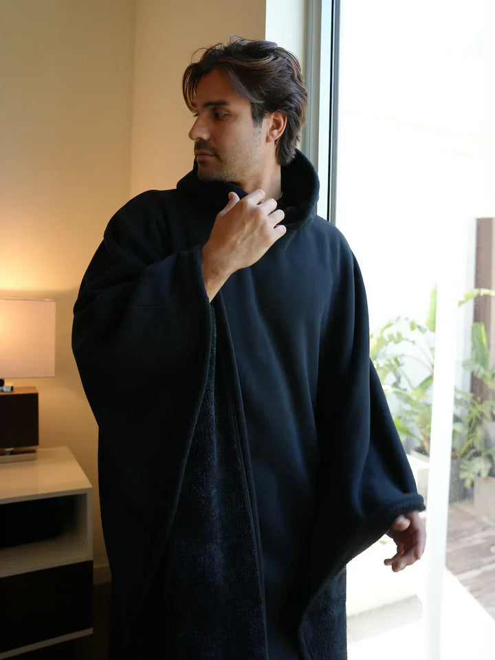 Komfortabelt og varmt unisex hoodie tæppe. Ideelt til hygge derhjemme for alle. Ultimativ komfort.