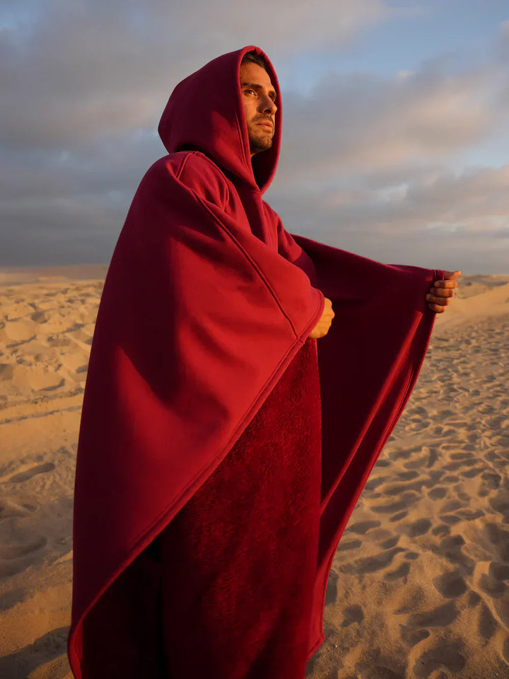 Blødt fleece hoodie tæppe. Omslutter dig med varme og komfort for den ultimative hyggeoplevelse.