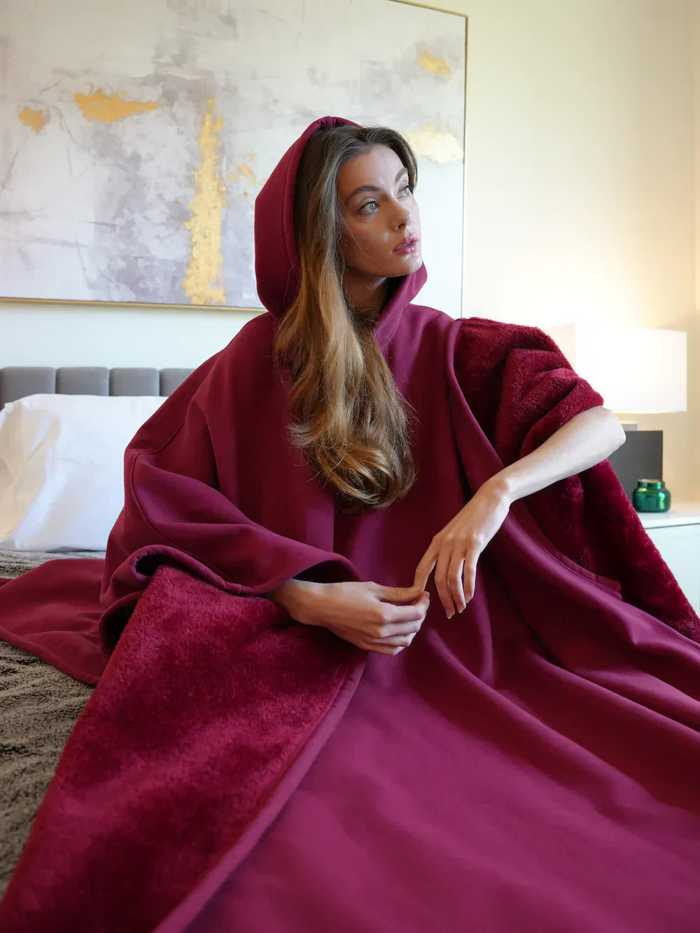 Blødt hygge hoodie tæppe til alle. Nyd ultimativ varme og afslapning derhjemme. Perfekt hjemmetøj.