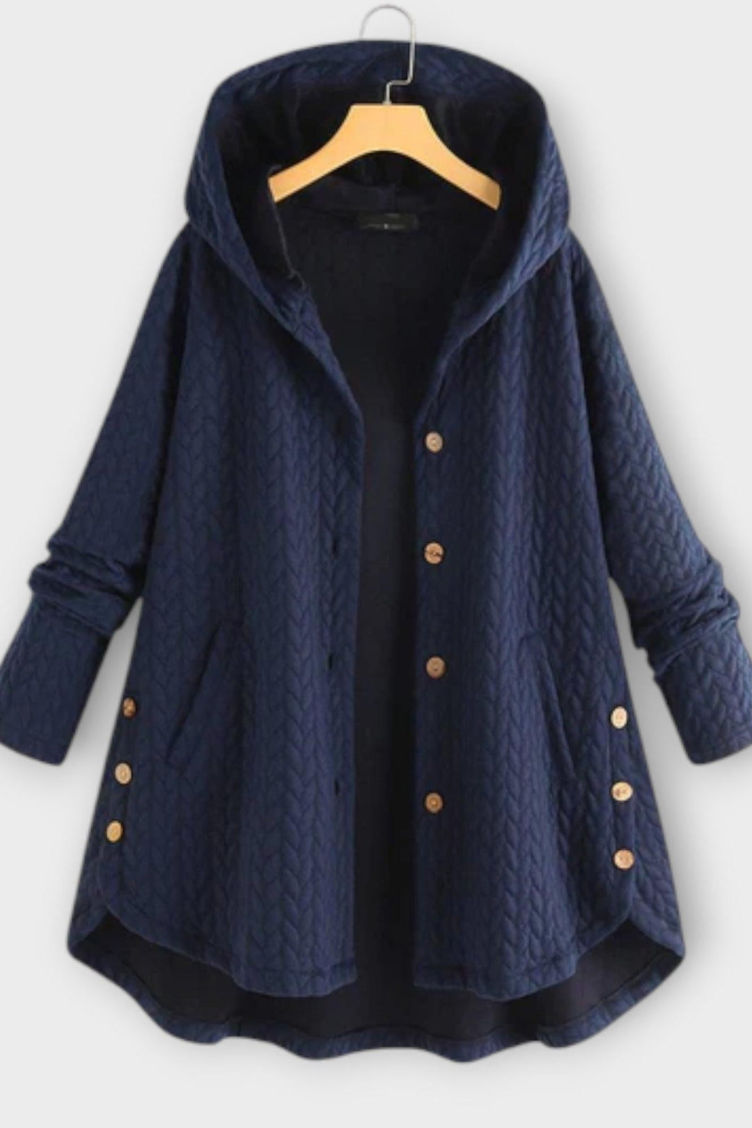 Afslappet unisex jakke, perfekt til lag-på-lag. Klassisk design med knaplukning til hverdag og køligere vejr.