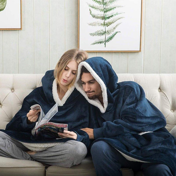 Unisex one size hygge tæppe med ærmer og hætte; det ultimative komfortable hjemmetøj.