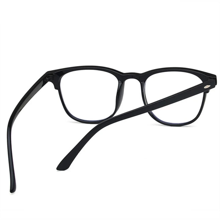 Unisex styrkebriller i matsort plast. Perfekte hverdagsbriller mod nærsynethed, elegant design.