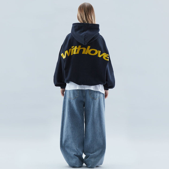 Stilfuld unisex hættetrøje i blød bomuld med iøjnefaldende 'With Love'-print, moderne casual tøj.