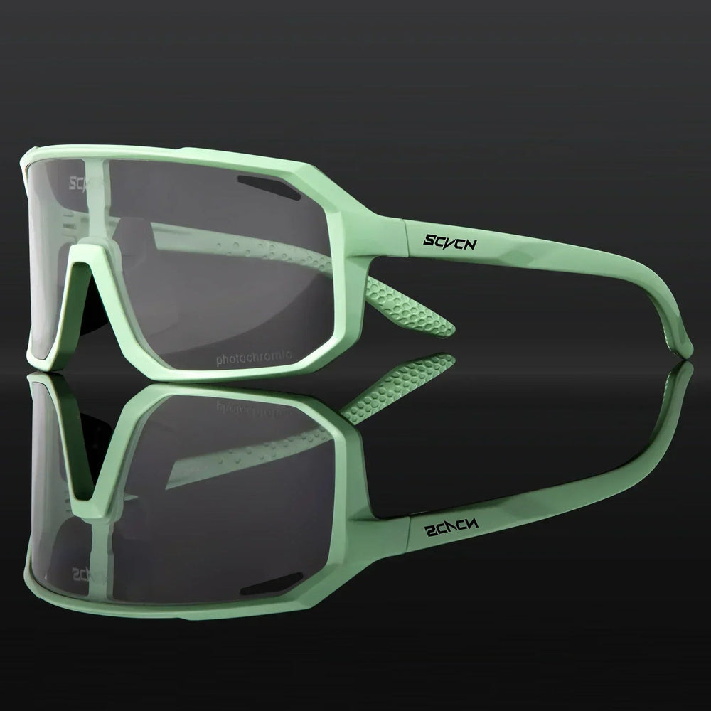 Unisex cykelsolbriller med UV400-beskyttelse, lette og holdbare, ideelle til udendørssport, moderne look i sort.