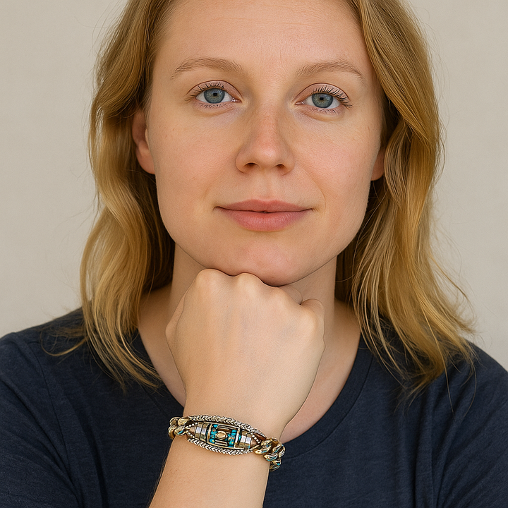 Unisex RadiantAura armbånd med turkis & Dzi-perler. Giver klarhed, beskyttelse & åndelig balance.