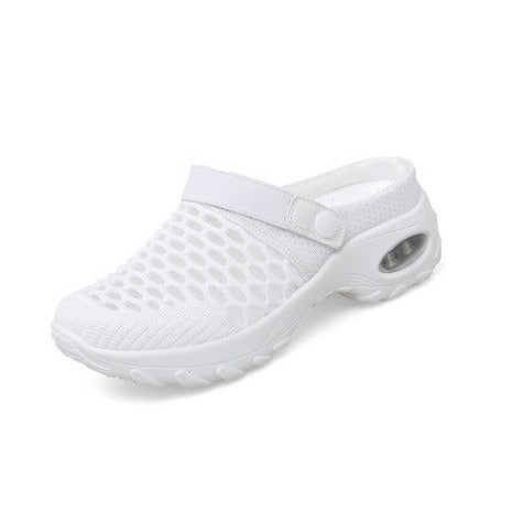 Åndbare, sporty unisex træsko med ventilation, perfekt som letvægtssandal til sommerbrug.