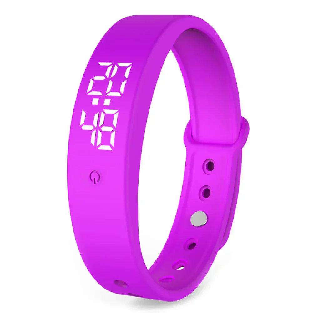 Stilrent unisex smartwatch med vandafvisende design og vibrationsalarm. Ideelt til daglig brug og træning.
