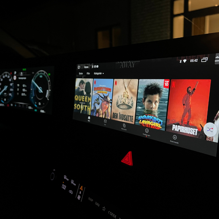 Android Auto biladapter: Giver trådløs adgang til apps, underholdning og navigation via bilens skærm.