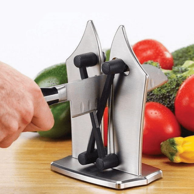 Universel knivsliber med ergonomisk greb for sikker og effektiv skærpning af køkkenknive. Professionel og holdbar.