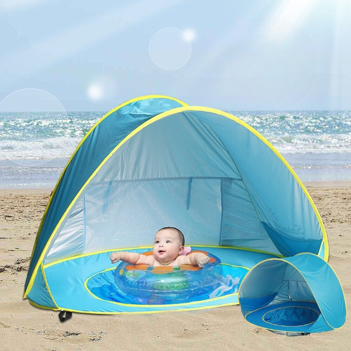 UV-beskyttelses strandtelt med integreret babybassin, blåt telt, der tilbyder solbeskyttelse og sikker leg
