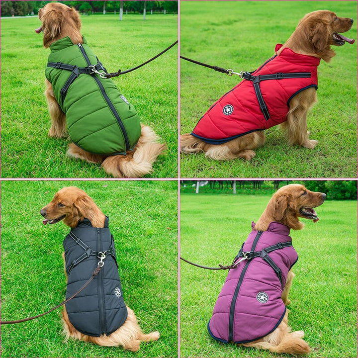 Hundebeklædning der holder din hund tør, sikker og synlig. Vandtæt jakke med reflekser og justerbar pasform.