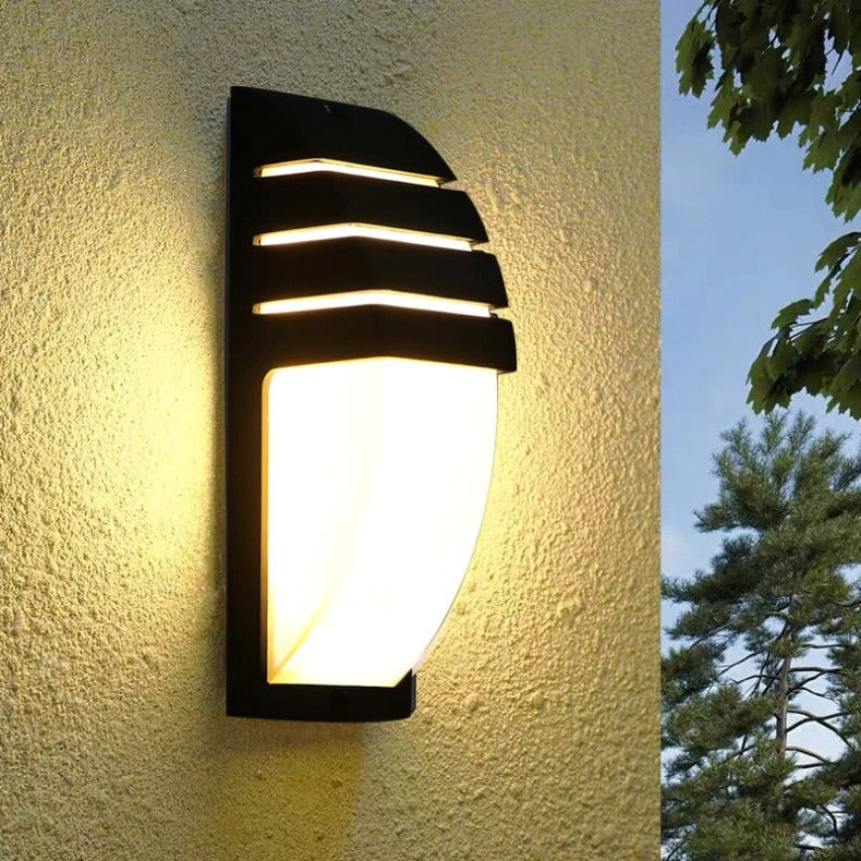 Pålidelig vandtæt LED sikkerhedslampe med radar sensor, forbedrer tryghed og udsyn omkring huset.