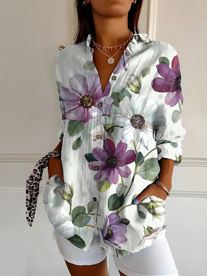 Trendy blomstret dameskjorte, let at style til diverse anledninger. Komfortabel og chic.