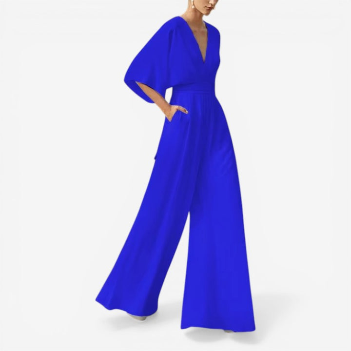 Kortærmet dame jumpsuit i casual mode, med V-hals og komfortabel løs pasform.