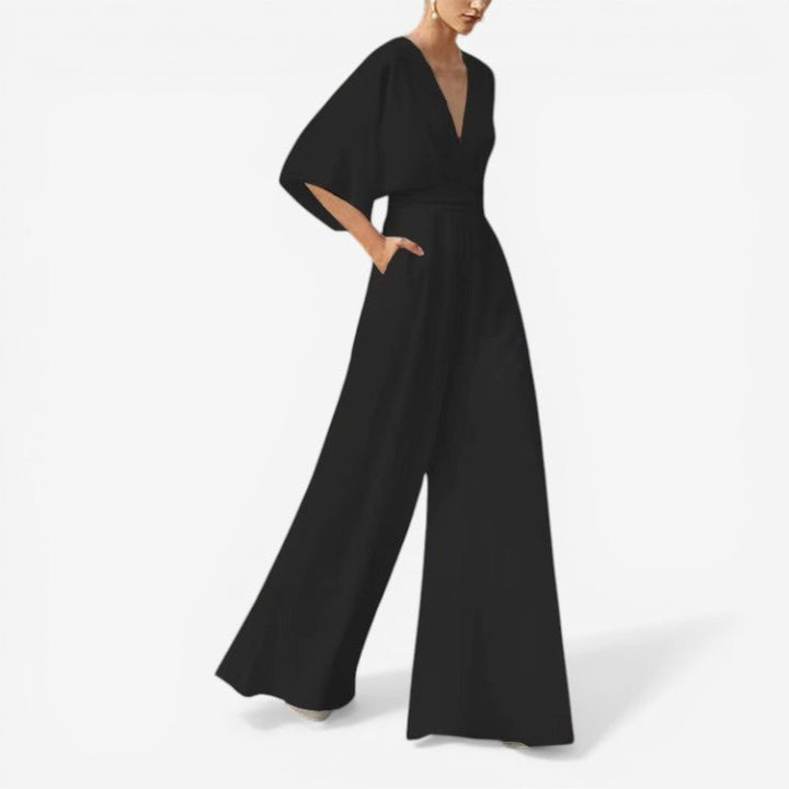 Hverdagsstil dame jumpsuit med ensfarvet design, V-hals og komfortabel løs pasform.