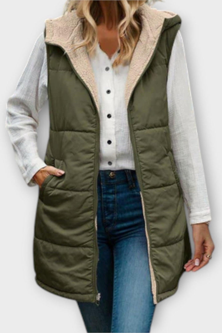 Vendbar dame bodywarmer med quiltet side og blød fleece side i stilfuldt design, perfekt til lagpålag.