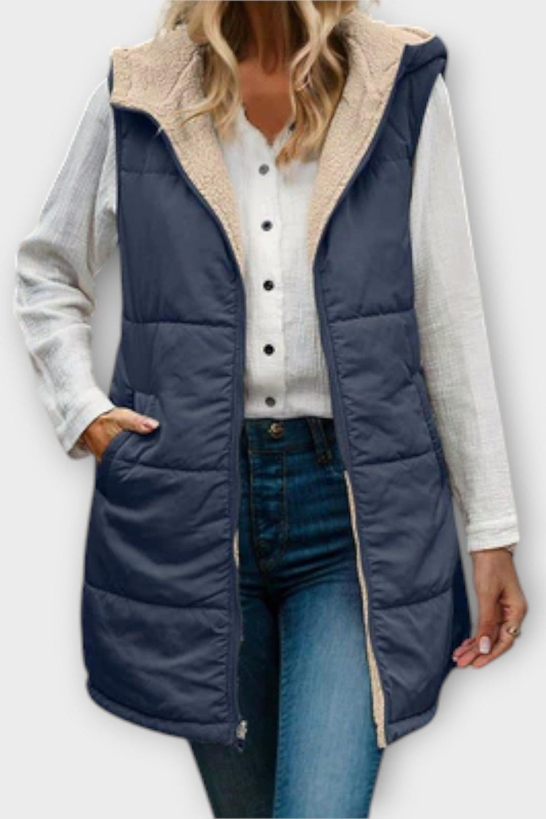 Varm dame bodywarmer med vendbar funktion, tilbyder optimal komfort og fleksibilitet til enhver anledning.