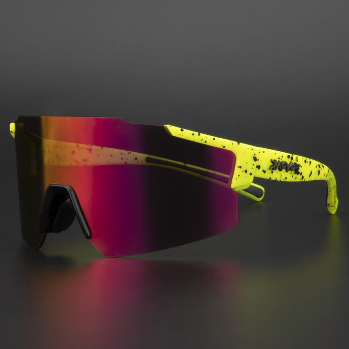 Spejlreflekterende cykelsolbriller til sport, UV-beskyttelse, aerodynamiske, klart syn, reflekterende glas, sideansigt.