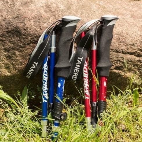 Justerbare aluminium vandrestave, kompakte og foldbare, giver stabilitet og komfort til trekking og vandreture.