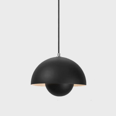 Moderne VividDome loftlampe for stilren indretning, skaber smukt stemningslys.