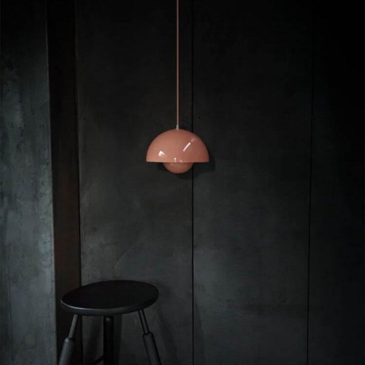 Unik VividDome indendørs lampe. Flot loftbelysning med farverigt design og hyggeskabende lys.