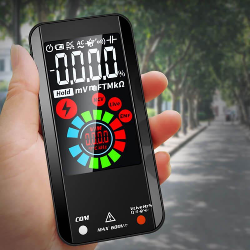 Smart automatisk multimeter med farvet LCD-display. Det kompakte design gør det ideelt til præcise målinger både hjemme og på farten.