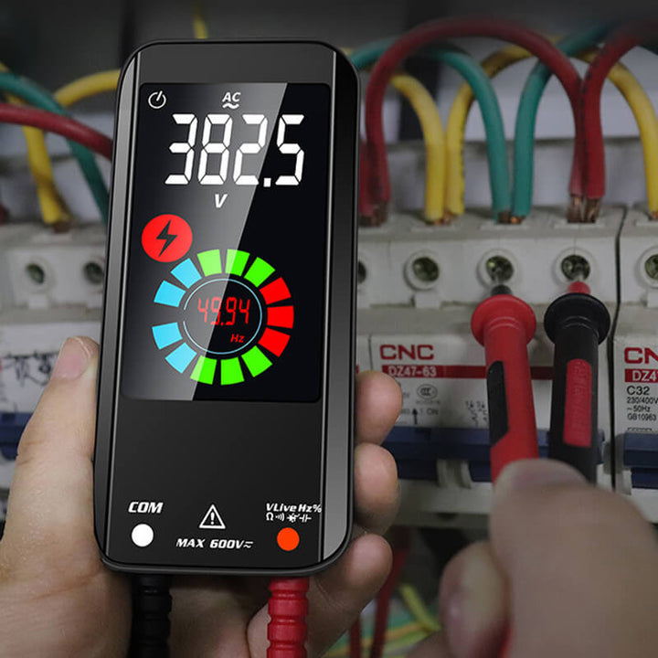 Smart automatisk multimeter med farvet LCD-display. Det kompakte design gør det ideelt til præcise målinger både hjemme og på farten.