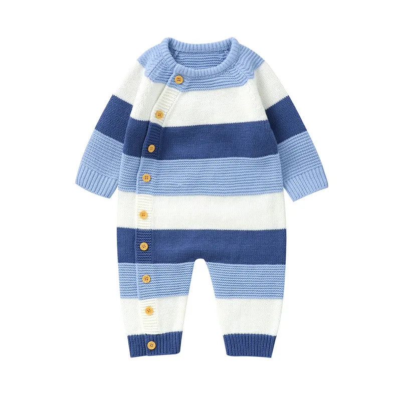 Varm strikket heldragt til baby, grå, med knapper; ideel til kolde måneder, komfortabel og stilfuld til småbørn.