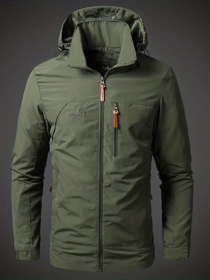 Vand- og vindtæt herre outdoorjakke til alle årstider, robust og stilfuld, ideel til camping og vandreture.