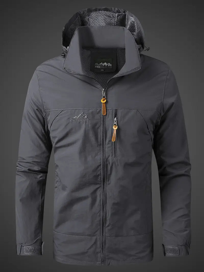 Vand- og vindtæt herre outdoorjakke til alle årstider, robust og stilfuld, ideel til camping og vandreture.