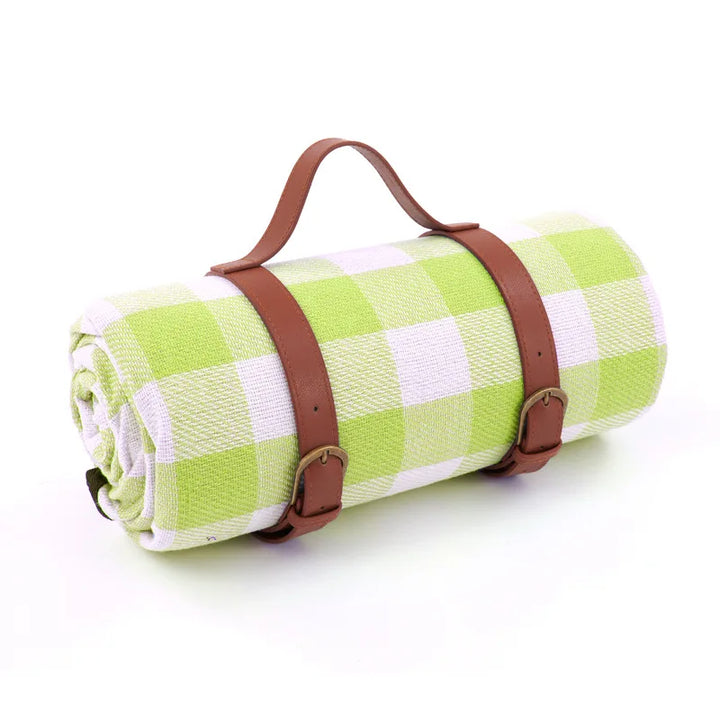 Vandtæt picnictæppe 150x200 cm, foldbart, med bærehåndtag, ideelt til camping og udendørs brug, blød blå overflade.