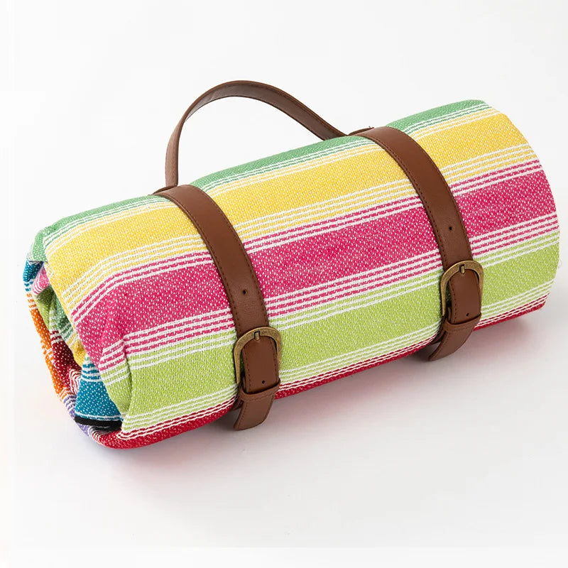 Vandtæt picnictæppe 150x200 cm, foldbart, med bærehåndtag, ideelt til camping og udendørs brug, blød blå overflade.