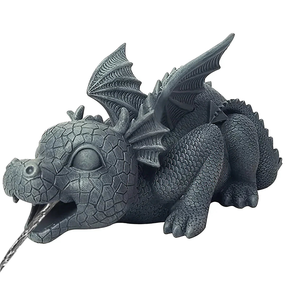 Vejrbestandig harpiks drage statue i haven med realistisk vandeffekt, skællet tekstur og spidse vinger.