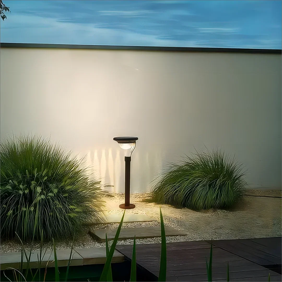 Vejrbestandig LED solcellelampe til haven, der tilbyder høj lysstyrke og stilfuld belysning, ideel til udendørsområder.