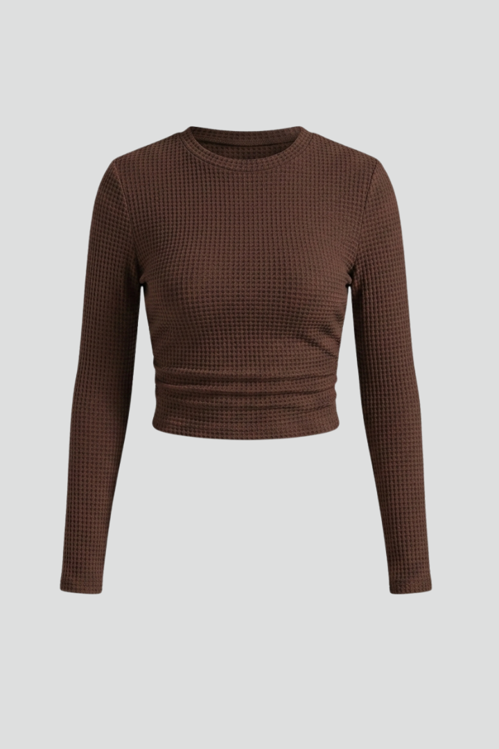 Trendy dame langærmet top med høj hals, en chic croptop til enhver stilfuld anledning.