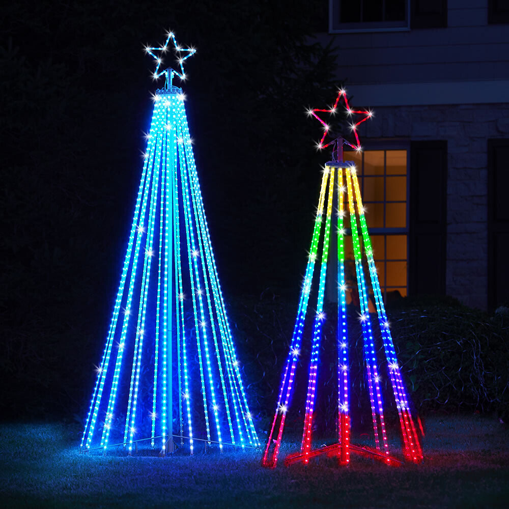 Moderne XmasRay LED juletræ med energibesparende, multifarvede lys. Ideel udendørs julebelysning og lysshow.